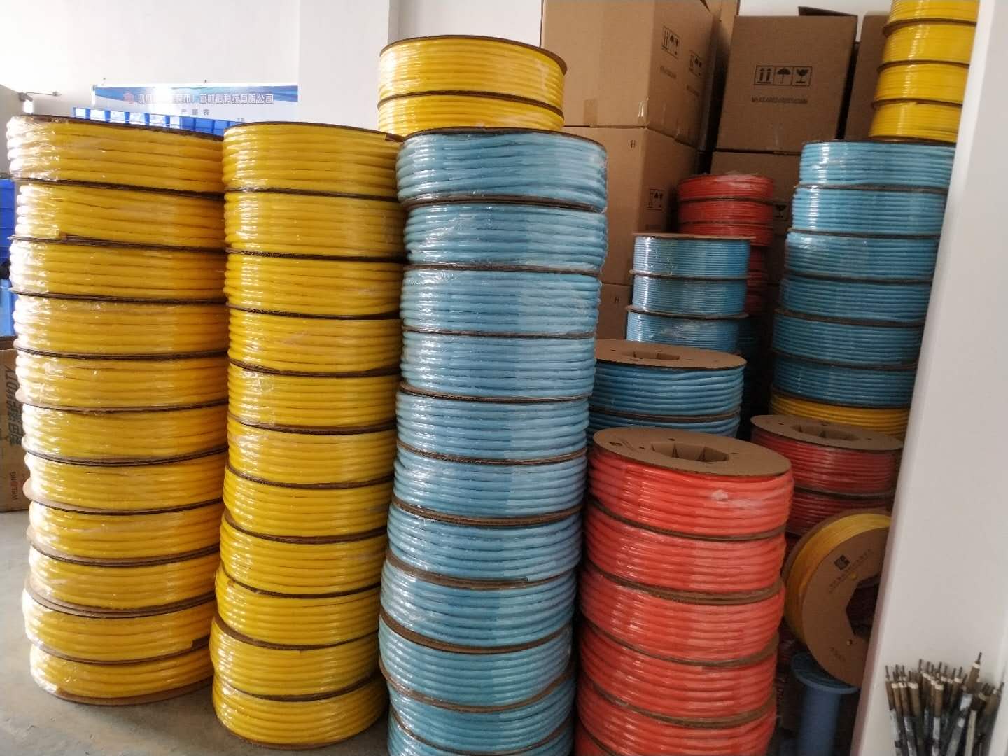 彩色開口自卷式套管大量生產(chǎn)中歡迎下單！